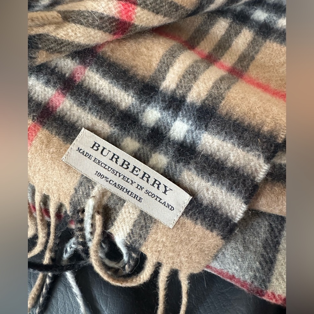 Burberry Nova Check Cashmere Scarf - Picture 4 of 7